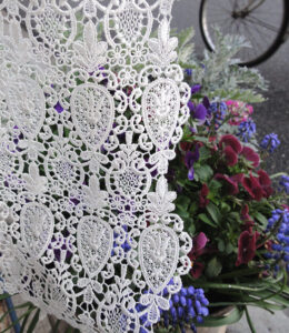 【送料無料】絶賛！綺麗！【縦60cm】 真っ白ギュピール 『カフェカーテン』セミロング★おしゃれ　綺麗　可愛い　クラシック　豪華】【人気】小窓用