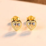 【送料無料 10日返品/3ヶ月修理保証】 プチプラ ピアス 両耳用 レディース キュービックジルコニア シルバー925 スタッド ホワイト シルバー ハート はーと ハートカット 小粒 一粒 埋め込み 覆輪留め ce0135