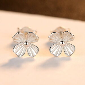 【送料無料 10日返品/3ヶ月修理保証】 プチプラ ピアス 両耳用 レディース シルバー925 シルバー 大人気 スタッド 石なし シンプル 上品 おしゃれ 可愛い かわいい きれいめ 通勤 モチーフ フラワー 花 ce0304