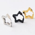 ヌードスターフープピアス 1個販売 片耳 星型 スター おもしろい おしゃれ 面白い ゴールド 金色 ブラック 黒色 シルバー 銀色 結婚式 パーティ 2次会 ステンレスピアス リングピアス メンズ レディース サージカルステンレス316L 18G 18ゲージ 軟骨 耳 プレゼント 人気