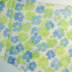 青緑花柄 下駄箱除湿シート (1枚が2足分サイズ・奥行28cm）×巾42cm×【6枚】【送料520円】（全面シリカゲル乾燥剤入) 下駄箱シート 下駄箱脱臭シート 下駄箱 靴 シューズボックス 靴用脱臭剤 消臭剤 脱臭剤 脱臭スプレー 乾燥剤 除湿シート ブーツ 脱臭炭 ラック